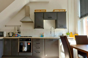 Large Studio Room in City Centre (Shared Bathroom)